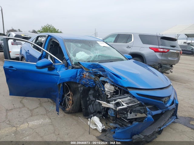 2018 4T1B11HK0JU133316 main image
