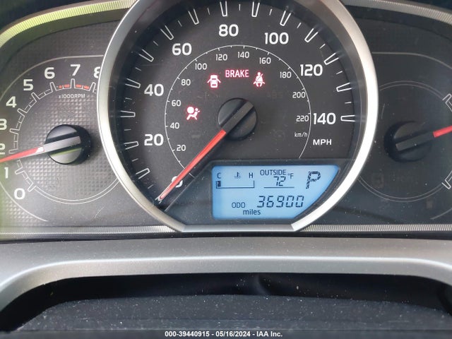 Toyota RAV4 LE 2015 JTMBFREV5FJ034504 Image 7
