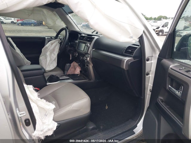 Toyota 4RUNNER SR5 2016 JTEZU5JRXG5124520 Image 5