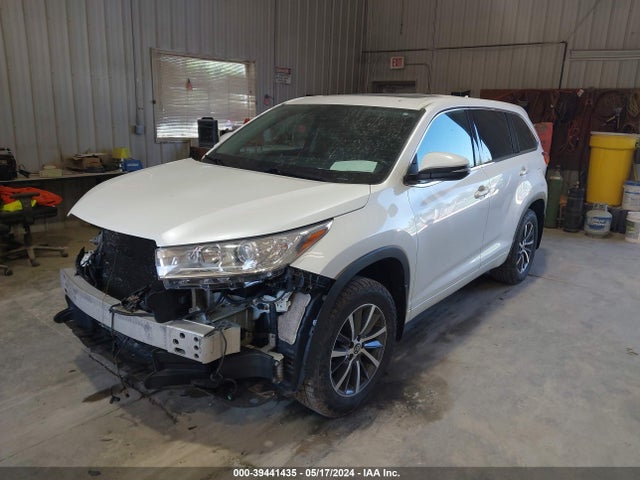 Toyota Highlander Xle 2017 5TDJZRFH1HS453600 Image 2