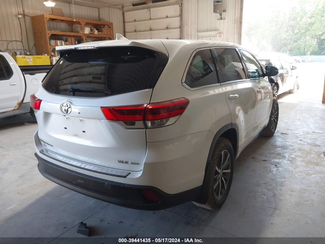 Toyota Highlander Xle 2017 5TDJZRFH1HS453600 Image 4