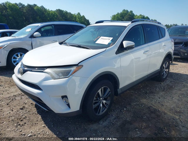 Toyota Rav4 Xle 2017 JTMWFREV8HD104659 Image 2