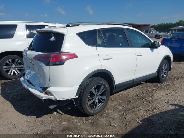 Toyota Rav4 Xle 2017 JTMWFREV8HD104659 Image 4