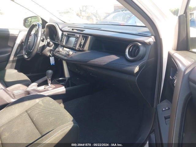 Toyota Rav4 Xle 2017 JTMWFREV8HD104659 Image 5
