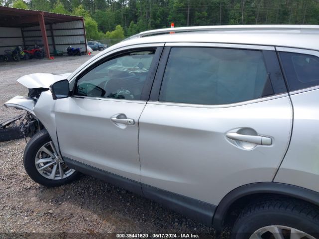 JN1BJ1CP0JW500679 Nissan Rogue Sport Sv