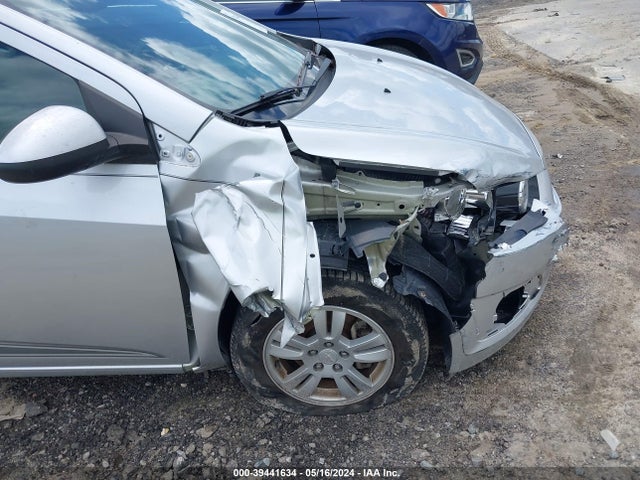 Chevrolet Sonic Lt Auto 2015 1G1JC6SH9F4147817 Image 13