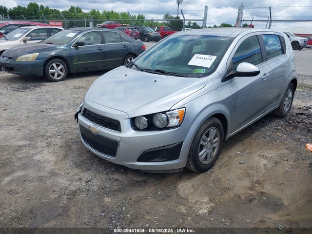 Chevrolet Sonic Lt Auto 2015 1G1JC6SH9F4147817 Image 2