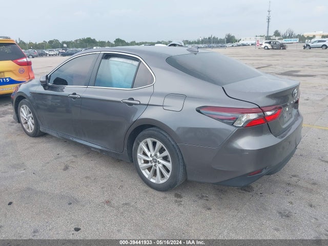 Toyota CAMRY LE 2021 4T1C11AK8MU577613 Image 3