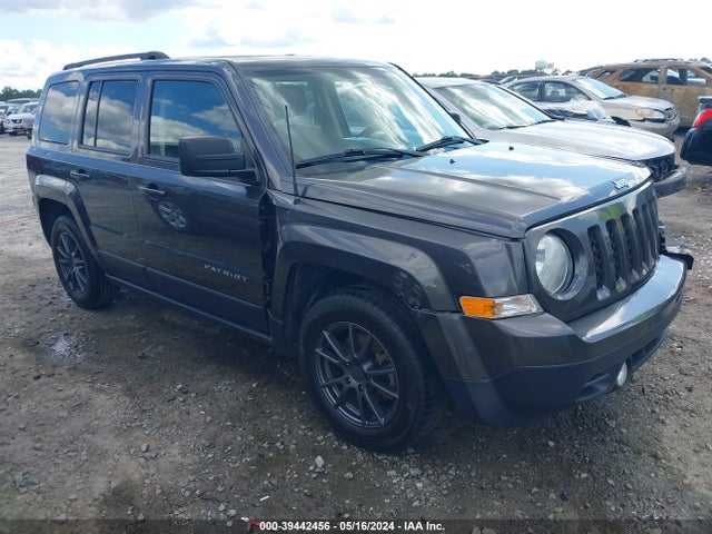 2015 1C4NJPBB1FD111121 main image