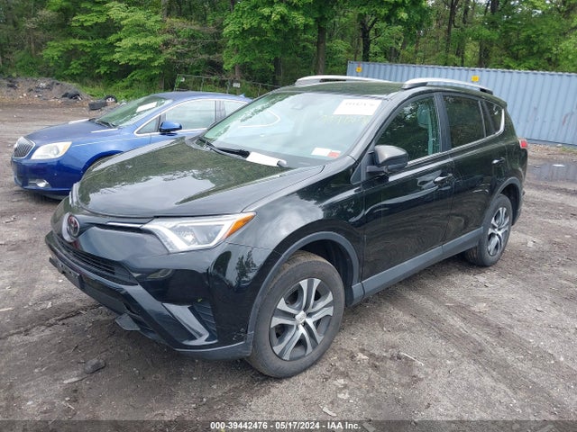 Toyota RAV4 LE 2018 2T3BFREV3JW832011 Image 2