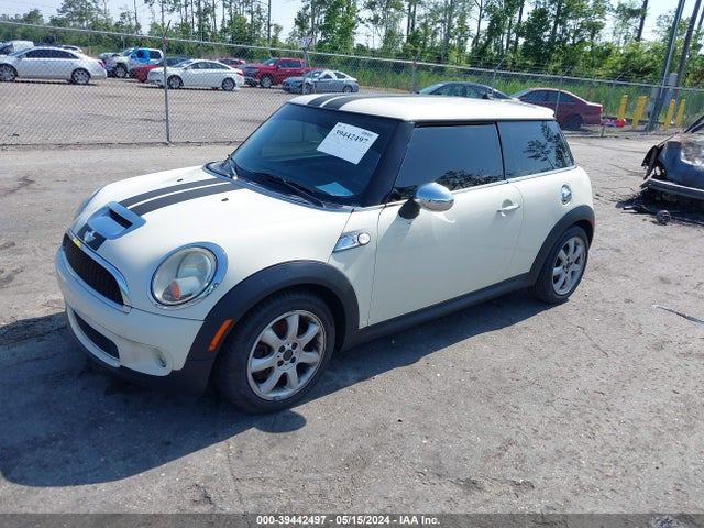 2007 MINI COOPER S WMWMF73507TL91849 Photo 1