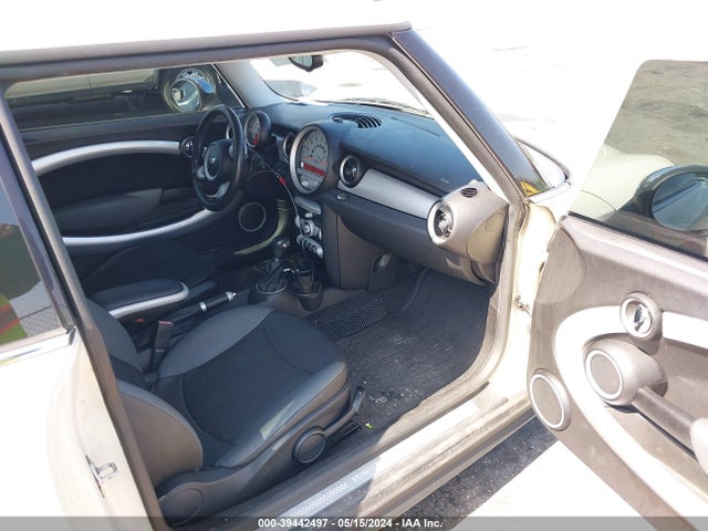 2007 MINI COOPER S WMWMF73507TL91849 Photo 4