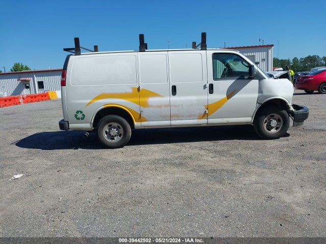 Chevrolet Express 2500 Work Van 2018 1GCWGAFG2J1311845 Image 13