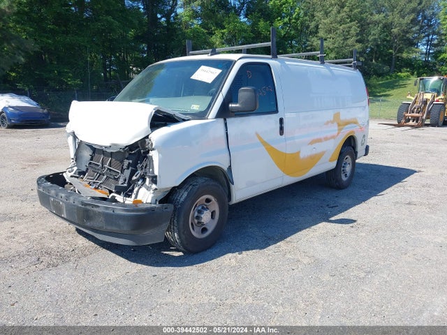 Chevrolet Express 2500 Work Van 2018 1GCWGAFG2J1311845 Image 2