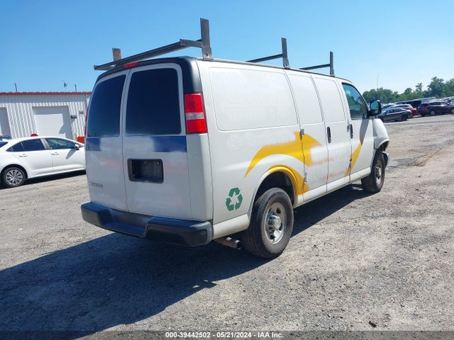 Chevrolet Express 2500 Work Van 2018 1GCWGAFG2J1311845 Image 4
