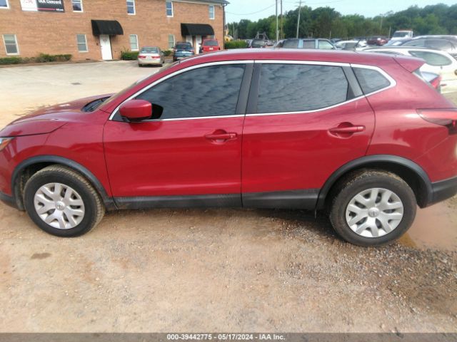JN1BJ1CPXJW180139 Nissan Rogue Sport S