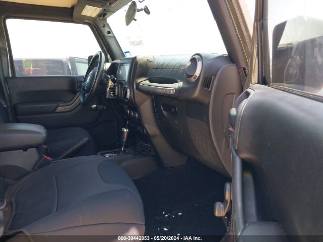 1C4BJWDG6FL687668 Jeep Wrangler Unlimited Sport