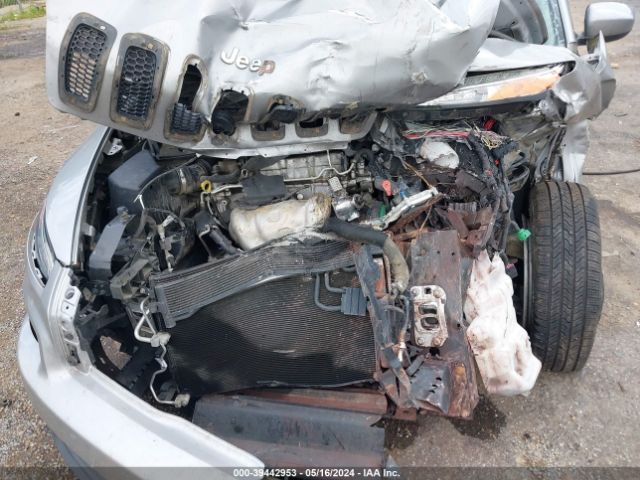 1C4PJLCB5GW149196 Jeep Cherokee Latitude