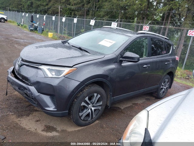 Toyota RAV4 LE 2016 JTMBFREV7GJ085634 Image 2