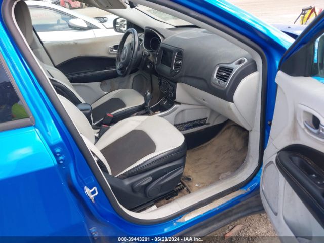 3C4NJCBB0KT637057 Jeep Compass Sun And Wheel Fwd