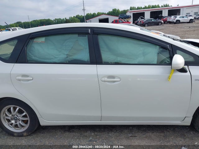 Toyota Prius V Four 2015 JTDZN3EU8FJ039816 Image 14