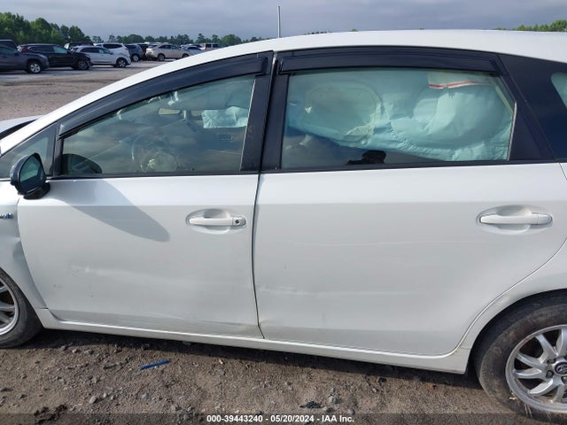 Toyota Prius V Four 2015 JTDZN3EU8FJ039816 Image 15