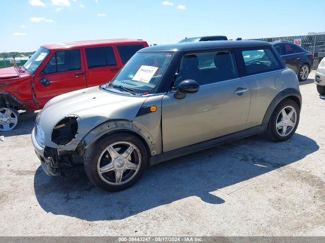 2009 MINI COOPER WMWMF33519TW70464 Photo 1