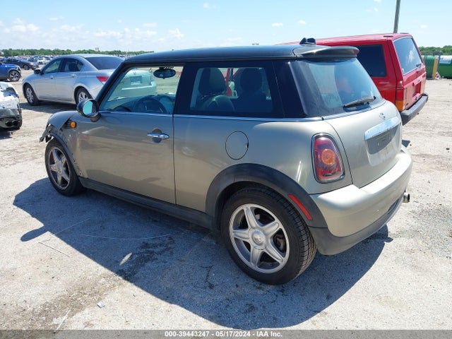 2009 MINI COOPER WMWMF33519TW70464 Photo 2