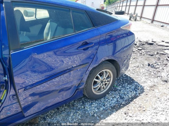 JTDKARFU0G3509437 Toyota Prius Three