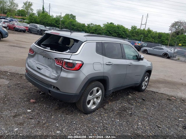 3C4NJCBB5JT465719 Jeep Compass Latitude Fwd
