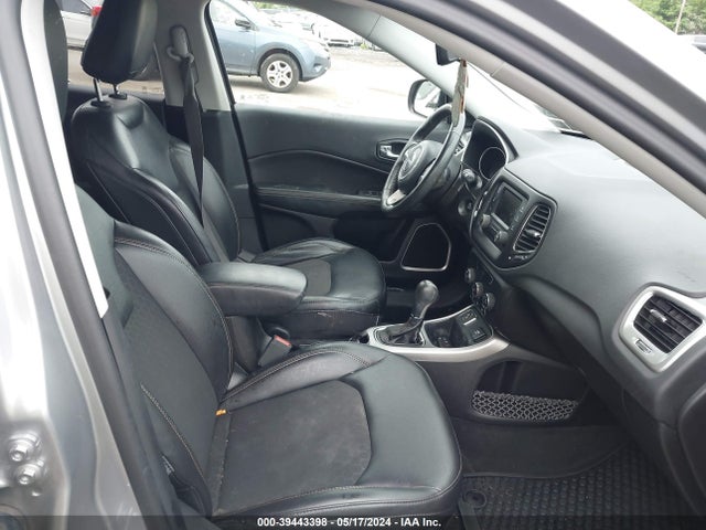 3C4NJCBB5JT465719 Jeep Compass Latitude Fwd
