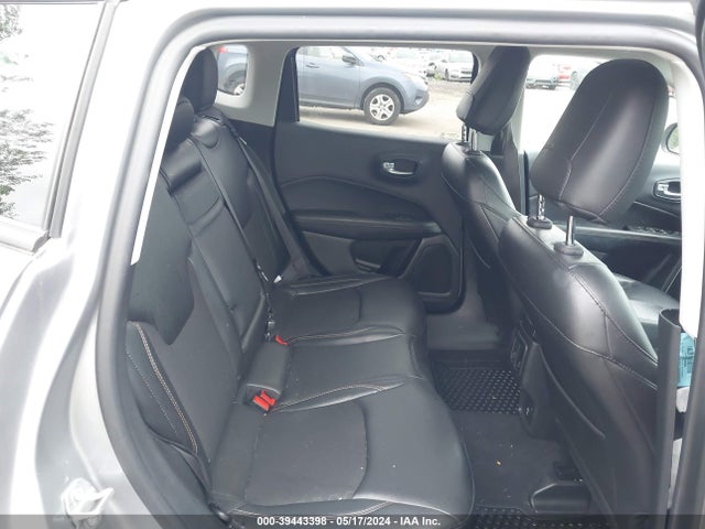3C4NJCBB5JT465719 Jeep Compass Latitude Fwd
