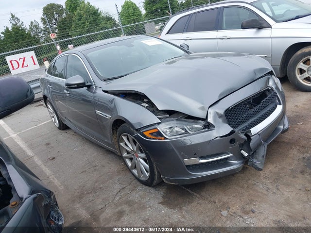 2016 JAGUAR XJ SAJWJ1CD4G8W01758 Photo 0