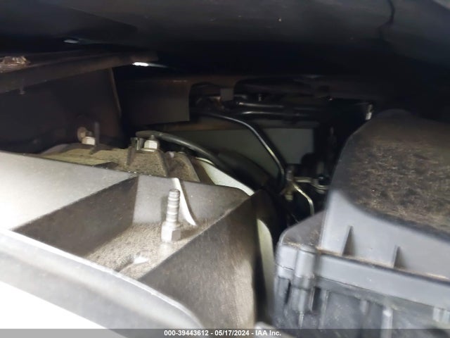 2016 JAGUAR XJ SAJWJ1CD4G8W01758 Photo 9