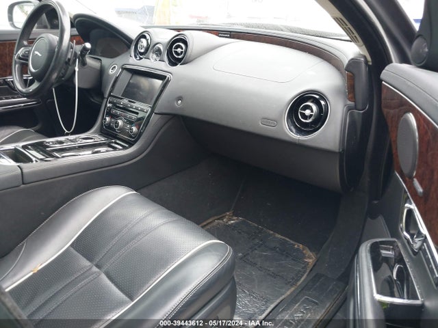 2016 JAGUAR XJ SAJWJ1CD4G8W01758 Photo 4