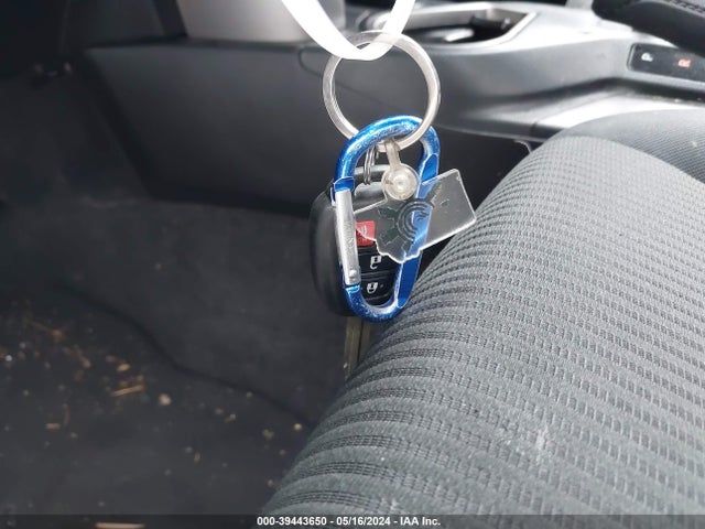 Toyota RAV4 LE 2018 JTMZFREV1JJ177473 Image 11