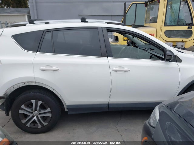 Toyota RAV4 LE 2018 JTMZFREV1JJ177473 Image 14