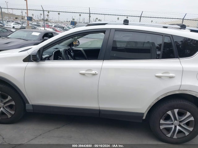 Toyota RAV4 LE 2018 JTMZFREV1JJ177473 Image 15