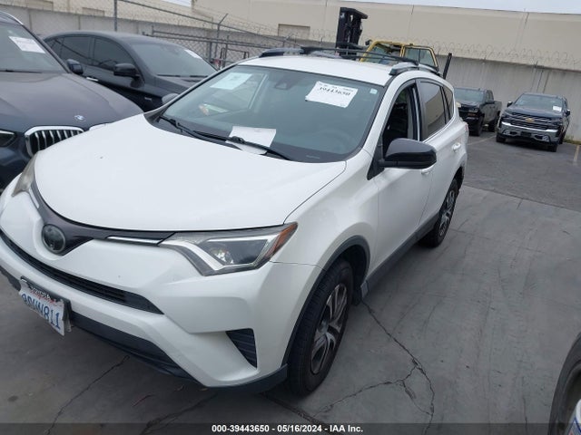 Toyota RAV4 LE 2018 JTMZFREV1JJ177473 Image 2