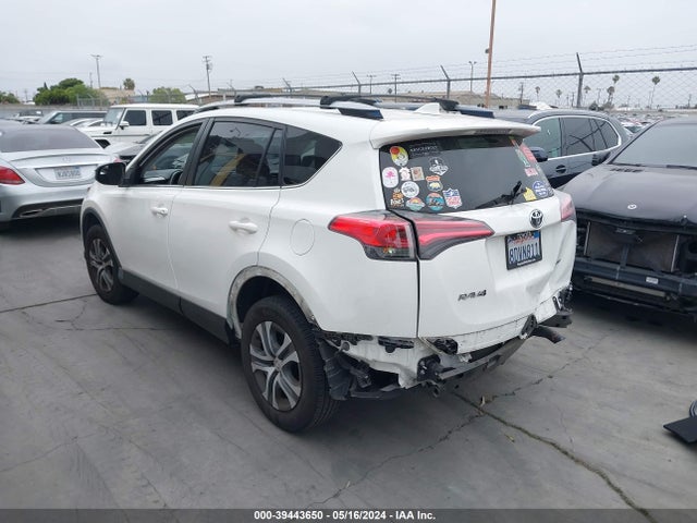 Toyota RAV4 LE 2018 JTMZFREV1JJ177473 Image 3