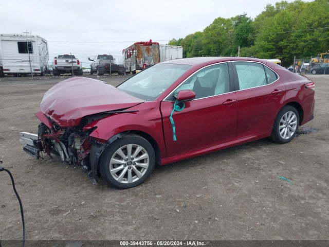 Toyota CAMRY LE 2018 4T1B11HK9JU650596 Image 2