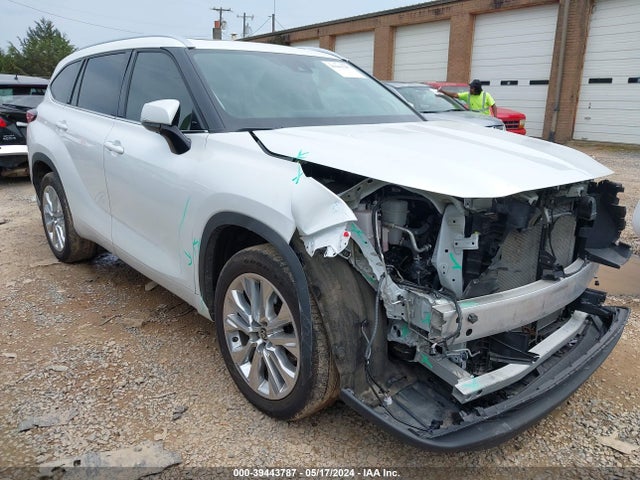 Toyota Highlander Limited 2023 5TDKDRAHXPS009463 main image