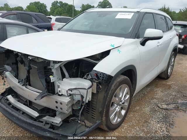 Toyota Highlander Limited 2023 5TDKDRAHXPS009463 Image 2