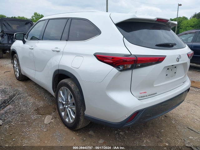 Toyota Highlander Limited 2023 5TDKDRAHXPS009463 Image 3