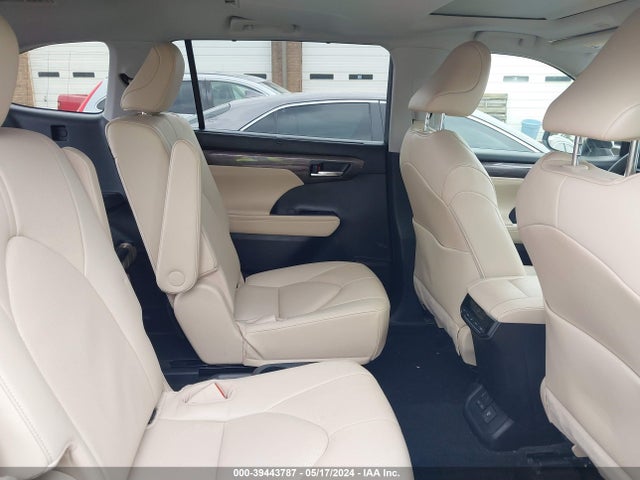 Toyota Highlander Limited 2023 5TDKDRAHXPS009463 Image 8