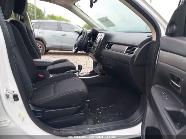 JA4AD2A36HZ057740 Mitsubishi Outlander Es