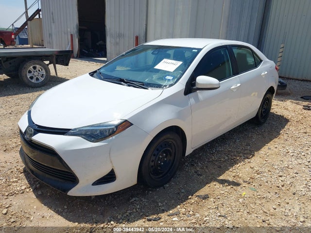 Toyota COROLLA LE 2018 2T1BURHE5JC073048 Image 2