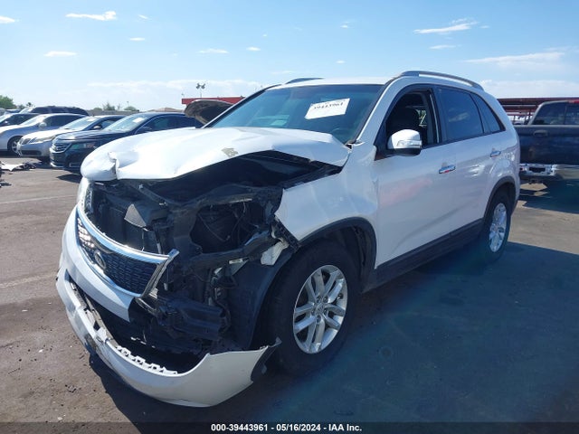 KIA SORENTO LX 2015 5XYKT4A6XFG653979 Image 2