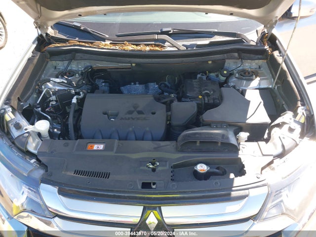 JA4AZ3A33JJ000729 Mitsubishi Outlander Se