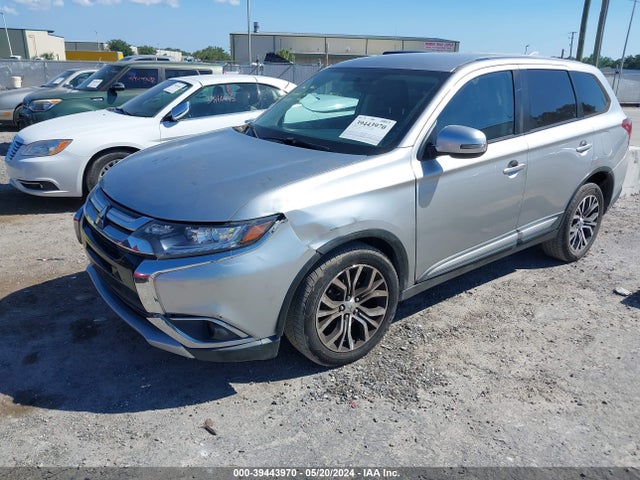 JA4AZ3A33JJ000729 Mitsubishi Outlander Se